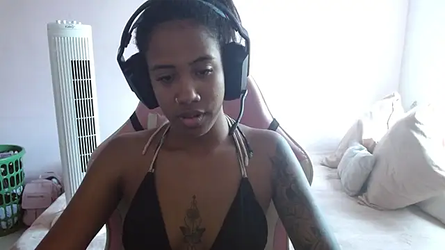 Snapshot of TiffanyRoouse chatting on 12/19/24, 05:08 TiffanyRoouse online show from 12/19/24, 05:08