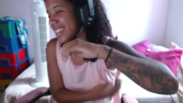 Snapshot of TiffanyRoouse chatting on 01/19/25, 10:39 TiffanyRoouse online show from 01/19/25, 10:39