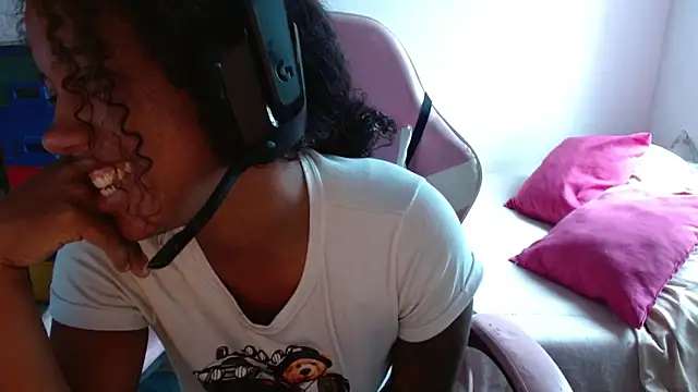 Snapshot of TiffanyRoouse chatting on 02/11/25, 09:25 TiffanyRoouse online show from 02/11/25, 09:25