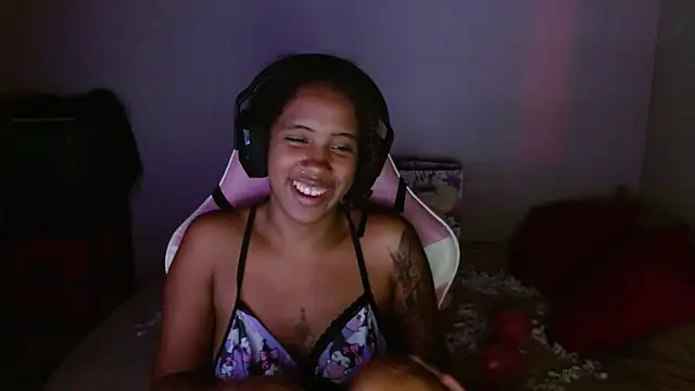 Snapshot of TiffanyRoouse chatting on 02/14/25, 01:02 TiffanyRoouse online show from 02/14/25, 01:02