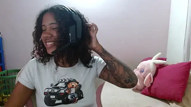 Snapshot of TiffanyRoouse chatting on 03/18/25, 11:09 TiffanyRoouse online show from 03/18/25, 11:09