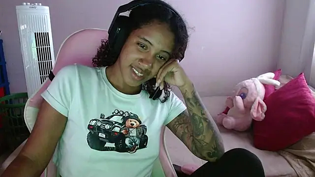 Snapshot of TiffanyRoouse chatting on 03/19/25, 10:31 TiffanyRoouse online show from 03/19/25, 10:31