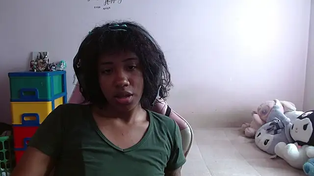 Snapshot of TiffanyRoouse chatting on 10/18/25, 01:34 TiffanyRoouse online show from 10/18/25, 01:34