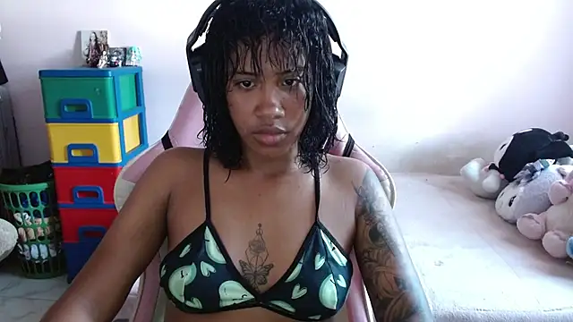 Snapshot of TiffanyRoouse chatting on 10/25/25, 08:47 TiffanyRoouse online show from 10/25/25, 08:47