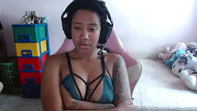 Snapshot of TiffanyRoouse chatting on 11/11/25, 08:20 TiffanyRoouse online show from 11/11/25, 08:20