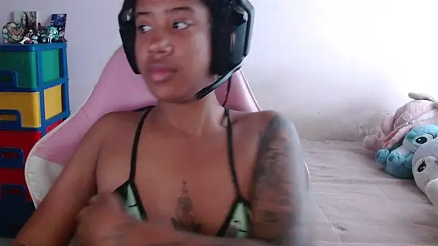 Snapshot of TiffanyRoouse chatting on 11/24/25, 09:47 TiffanyRoouse online show from 11/24/25, 09:47