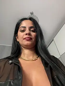 Snapshot of _adelle chatting on 10/16/25, 12:17 adelle online show from 10/16/25, 12:17