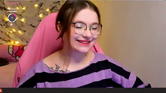 Snapshot of me__hanna chatting on 01/17/25, 11:18 me hanna online show from 01/17/25, 11:18