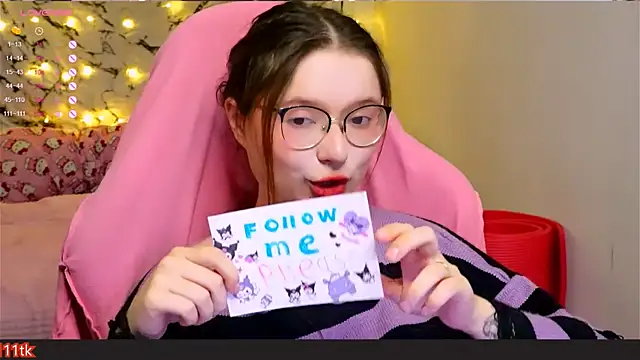 Snapshot of me__hanna chatting on 01/20/25, 10:37 me hanna online show from 01/20/25, 10:37