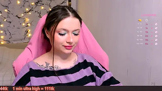 Snapshot of me__hanna chatting on 02/15/25, 08:43 me hanna online show from 02/15/25, 08:43