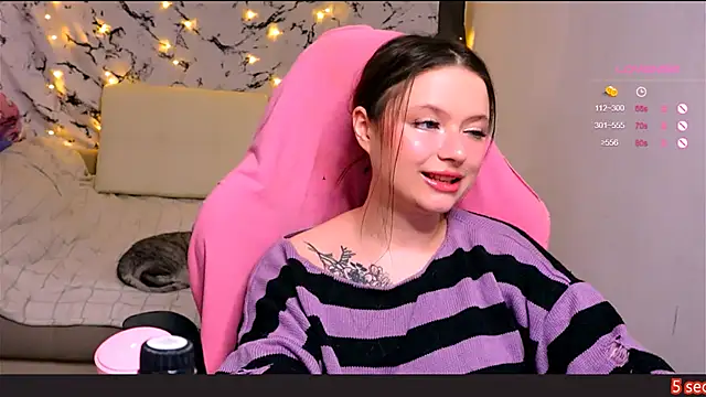 Snapshot of me__hanna chatting on 02/22/25, 01:22 me hanna online show from 02/22/25, 01:22