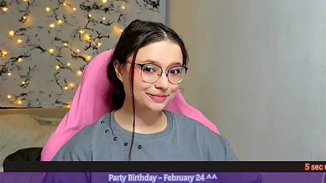 Snapshot of me__hanna chatting on 02/23/25, 09:05 me hanna online show from 02/23/25, 09:05