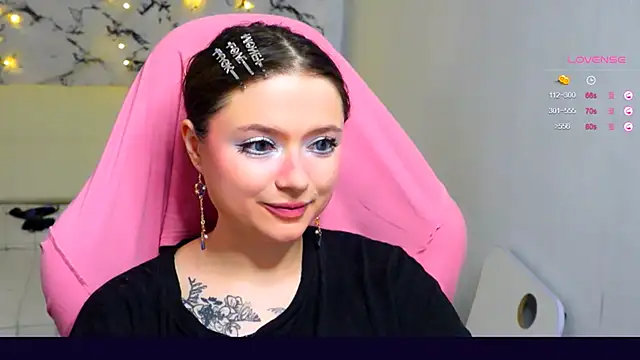 Snapshot of me__hanna chatting on 03/05/25, 10:32 me hanna online show from 03/05/25, 10:32