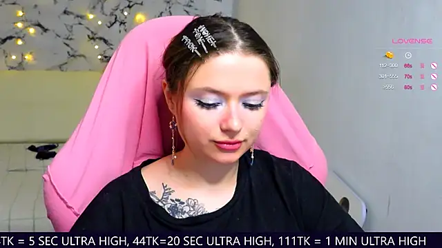 Snapshot of me__hanna chatting on 03/06/25, 01:37 me hanna online show from 03/06/25, 01:37