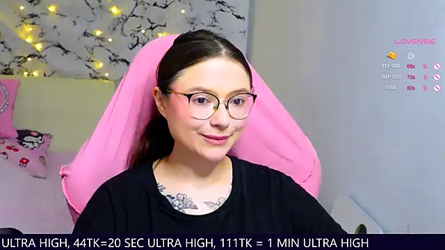 Snapshot of me__hanna chatting on 03/06/25, 11:42 me hanna online show from 03/06/25, 11:42