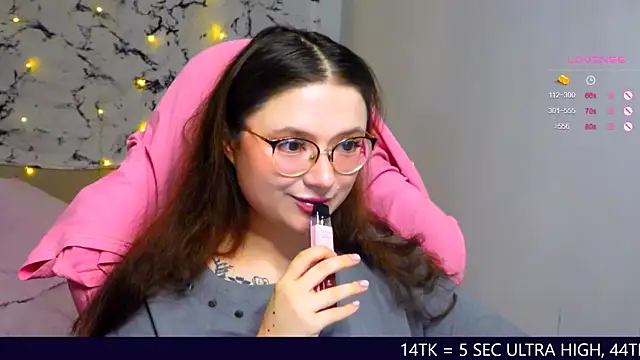 Snapshot of me__hanna chatting on 03/20/25, 10:18 me hanna online show from 03/20/25, 10:18