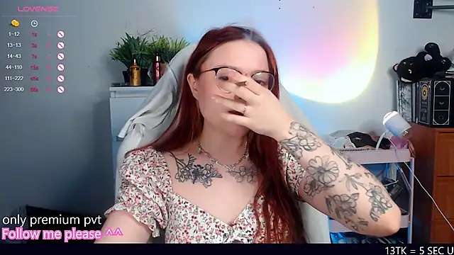 Snapshot of me__hanna chatting on 10/22/25, 01:06 me hanna online show from 10/22/25, 01:06