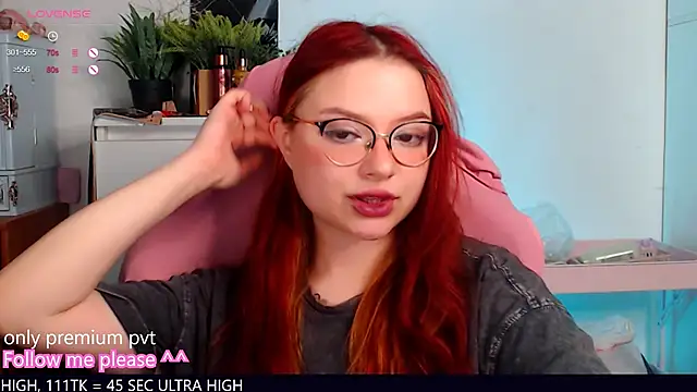 Snapshot of me__hanna chatting on 11/10/25, 12:09 me hanna online show from 11/10/25, 12:09