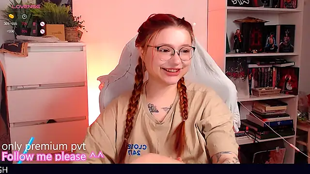 Snapshot of me__hanna chatting on 11/14/25, 10:29 me hanna online show from 11/14/25, 10:29