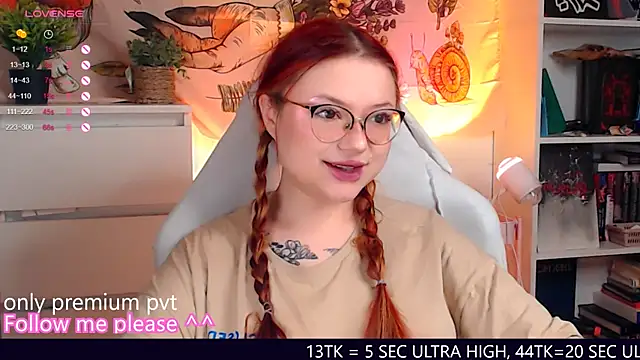 Snapshot of me__hanna chatting on 11/20/25, 10:42 me hanna online show from 11/20/25, 10:42