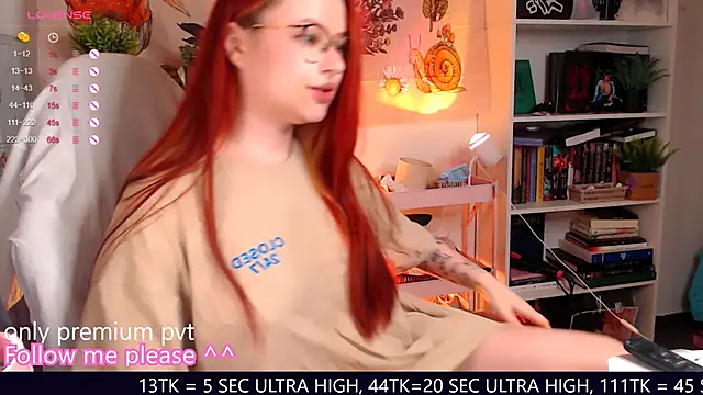 Snapshot of me__hanna chatting on 11/26/25, 10:44 me hanna online show from 11/26/25, 10:44