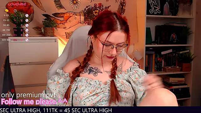 Snapshot of me__hanna chatting on 11/29/25, 01:52 me hanna online show from 11/29/25, 01:52