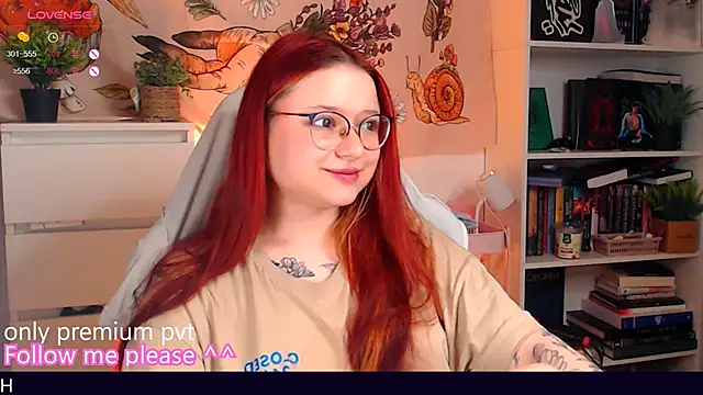 Snapshot of me__hanna chatting on 11/30/25, 01:31 me hanna online show from 11/30/25, 01:31