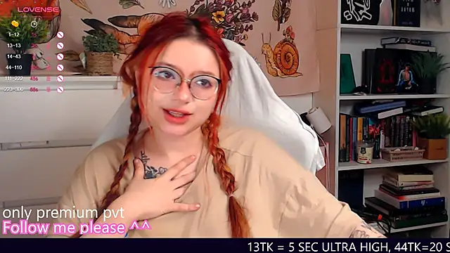 Snapshot of me__hanna chatting on 12/04/25, 01:48 me hanna online show from 12/04/25, 01:48