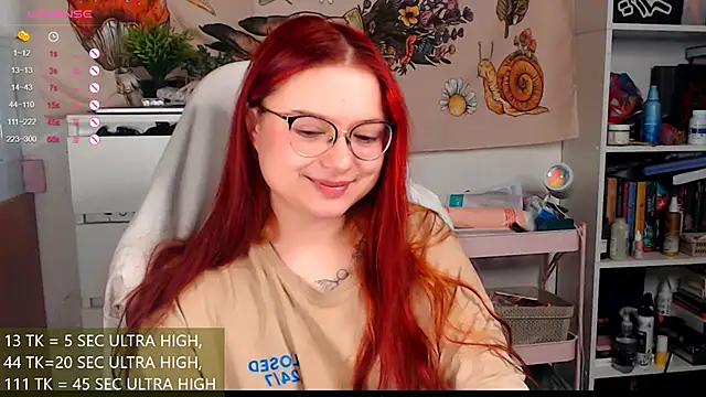 Snapshot of me__hanna chatting on 12/15/25, 01:32 me hanna online show from 12/15/25, 01:32