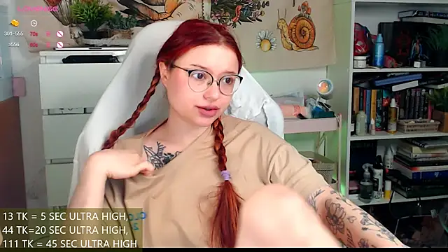 Snapshot of me__hanna chatting on 12/16/25, 01:32 me hanna online show from 12/16/25, 01:32