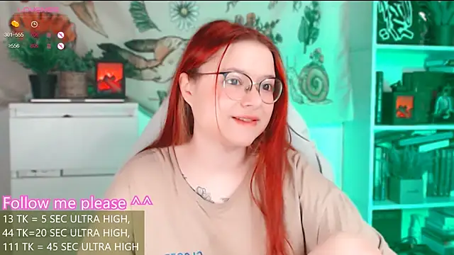 Snapshot of me__hanna chatting on 12/20/25, 03:02 me hanna online show from 12/20/25, 03:02