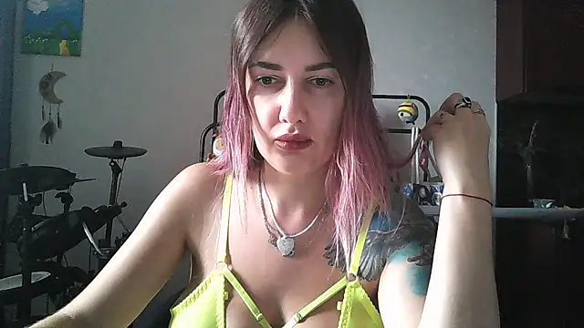 Snapshot of BlueXOwl chatting on 09/11/25, 01:22 BlueXOwl online show from 09/11/25, 01:22