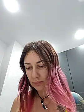 Snapshot of BlueXOwl chatting on 10/09/25, 04:16 BlueXOwl online show from 10/09/25, 04:16