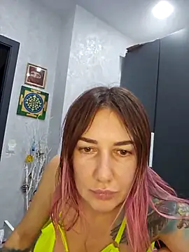 Snapshot of BlueXOwl chatting on 10/13/25, 04:07 BlueXOwl online show from 10/13/25, 04:07