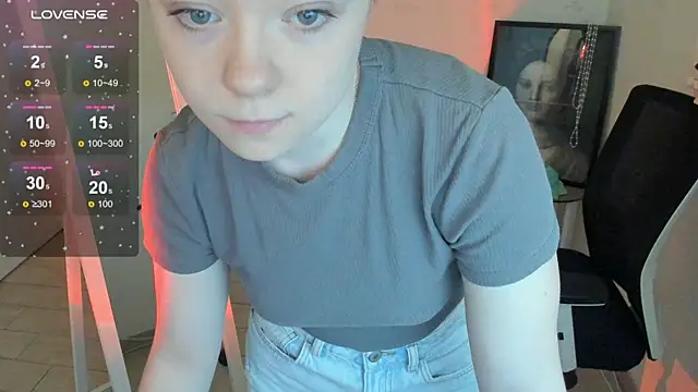 Snapshot of Florence_meow chatting on 04/08/26, 06:24 Florence meow online show from 04/08/26, 06:24