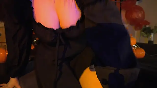 Snapshot of ELLIEJAY chatting on 10/31/25, 05:30 ELLIEJAY online show from 10/31/25, 05:30