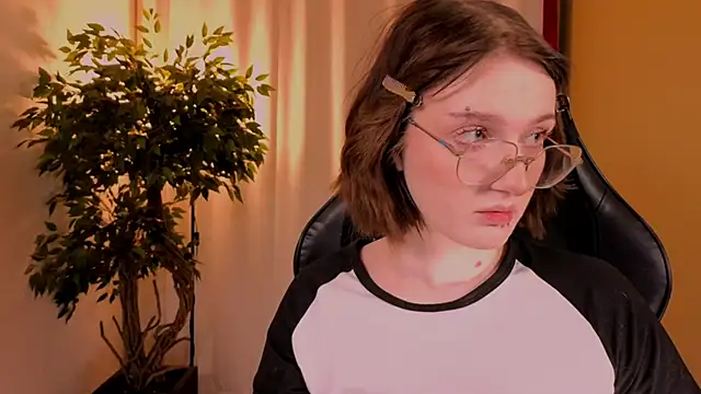 Snapshot of ELLIEJAY chatting on 11/30/25, 05:11 ELLIEJAY online show from 11/30/25, 05:11