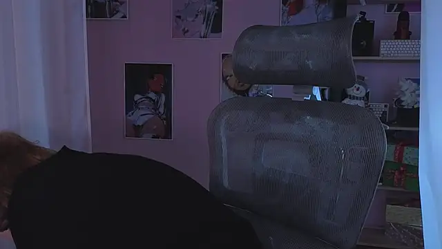 Snapshot of ELLIEJAY chatting on 12/03/25, 05:26 ELLIEJAY online show from 12/03/25, 05:26