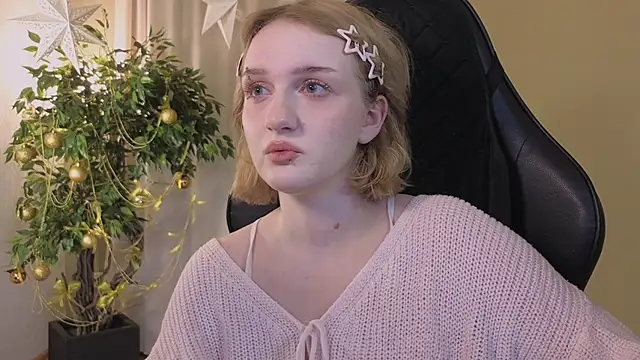 Snapshot of ELLIEJAY chatting on 12/18/25, 05:24 ELLIEJAY online show from 12/18/25, 05:24