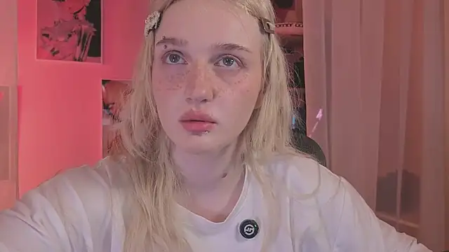 Snapshot of ELLIEJAY chatting on 06/20/26, 05:32 ELLIEJAY online show from 06/20/26, 05:32
