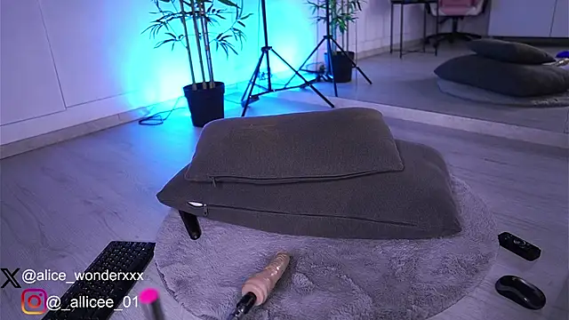 VanessaSimon online show from 03/10/25, 09:32