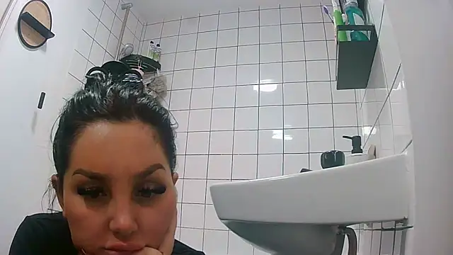 magical mia online show from 09/28/25, 04:45