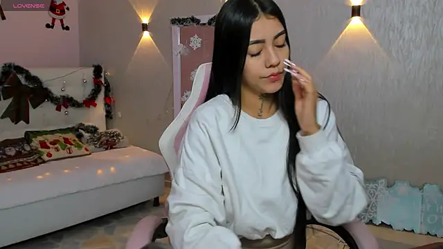 miagomezweb1 online show from 12/27/24, 12:56