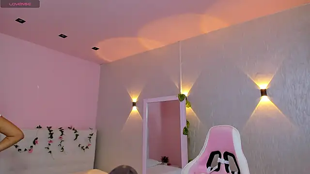 miagomezweb1 online show from 01/18/25, 01:18