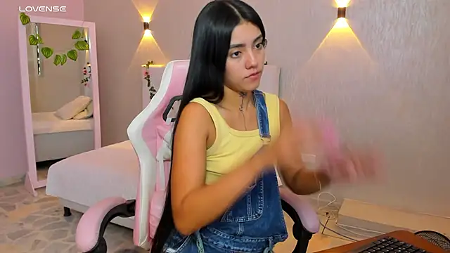 miagomezweb1 online show from 01/29/25, 04:19