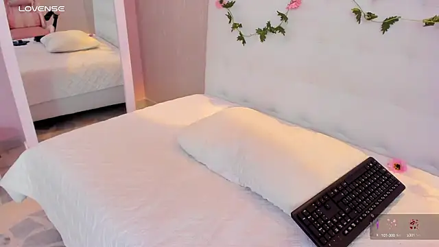 miagomezweb1 online show from 02/10/25, 04:36