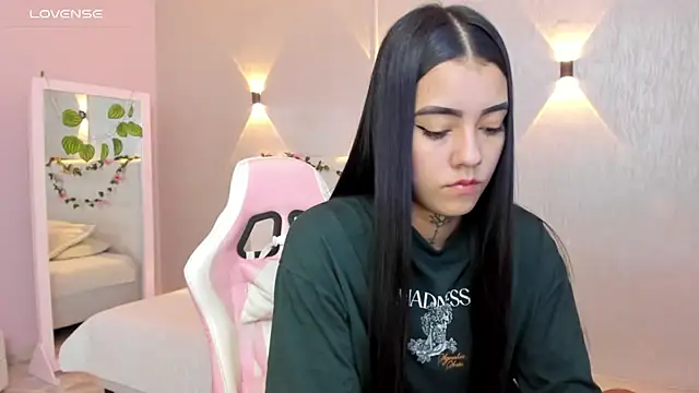 miagomezweb1 online show from 02/15/25, 01:05