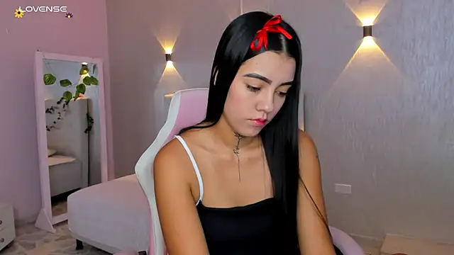 miagomezweb1 online show from 02/22/25, 12:40