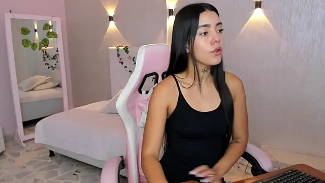 miagomezweb1 online show from 02/27/25, 01:17