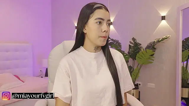 miagomezweb1 online show from 09/30/25, 01:05